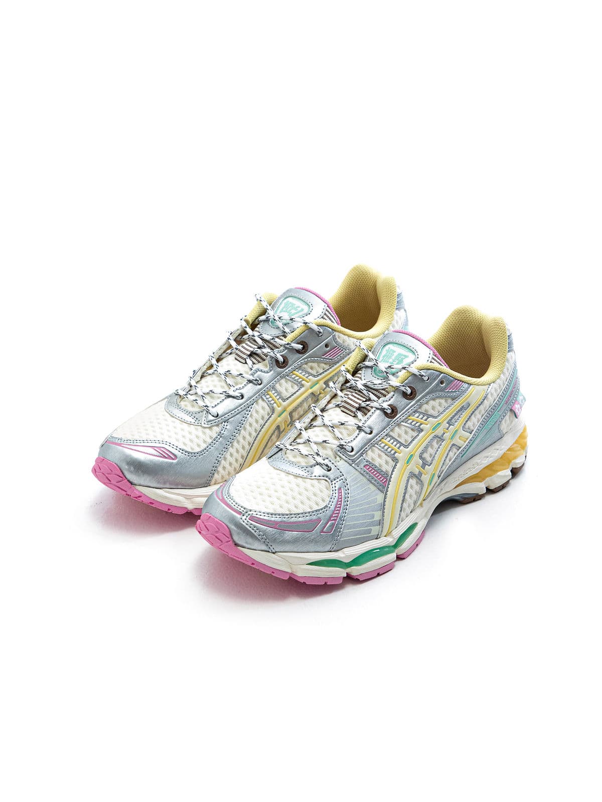 VANDYTHEPINK x ASICS GEL-KAYANO 12.1 Vanillaカラー 公式製品画像